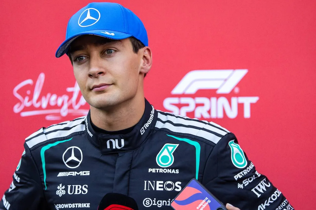 George Russell op het circuit van Silverstone